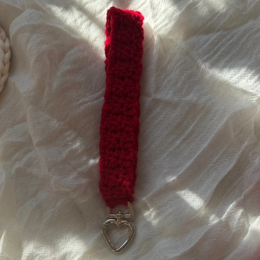 Crochet Wrislet Keychain with heart shape clasp